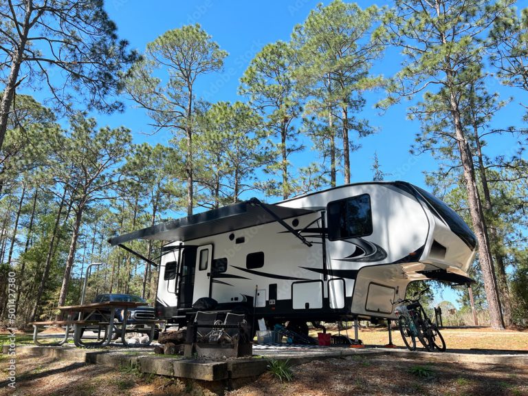 Eagles Pointe RV and Camping RV park in Highlands, TX (photo 2)